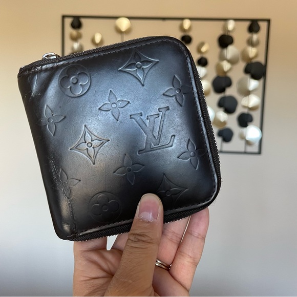SOLD- Louis Vuitton Zippy Compact - Picture 1 of 12